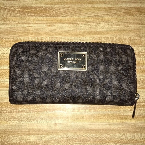 Michael Kors Handbags - Michael Kors Wallet